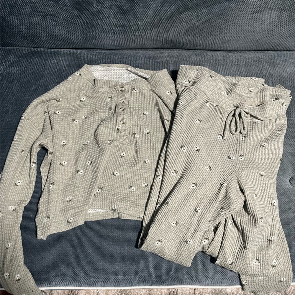 Hollister Gilly Hicks Lounge top and bottom set